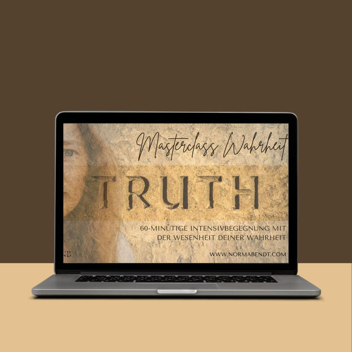 Mockup-Produktabbildung: Laptop mit Masterclass-Wahrheit-Design auf graubeigem Hintergrund