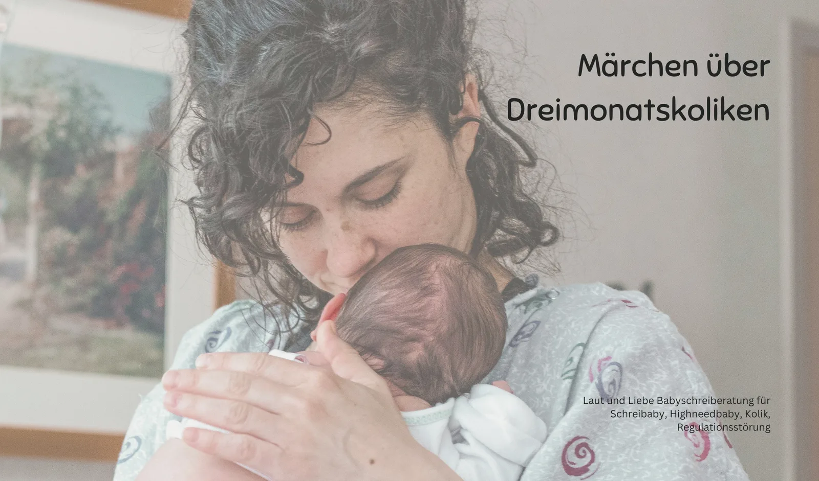 Warum Dein Baby so viel schreit und wann es besser wird 6 Mutter mit Baby auf Schulter – Märchen über Dreimonatskoliken