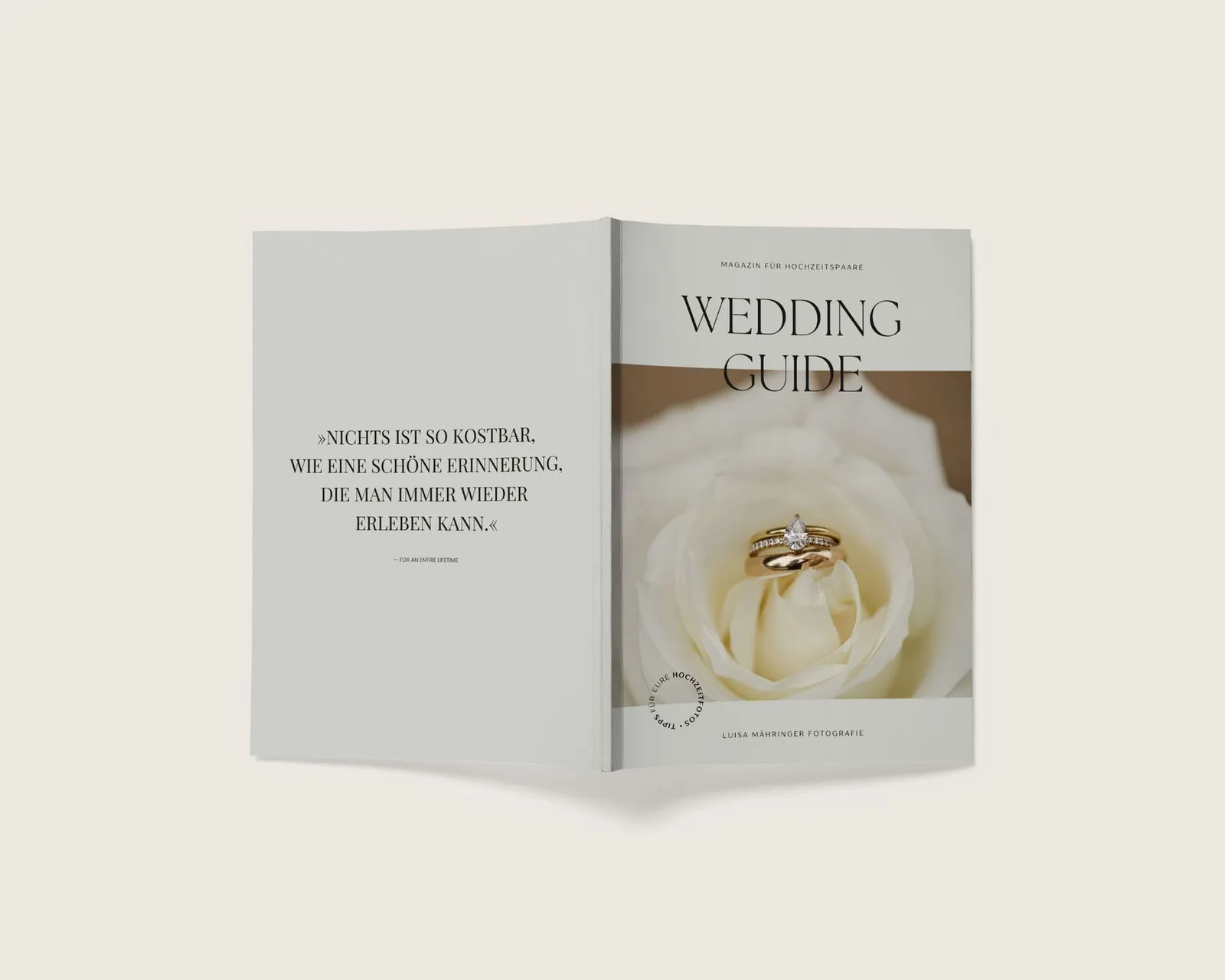Wedding Guide Magazin geöffnet mit Zitat und Eheringen auf Weiß