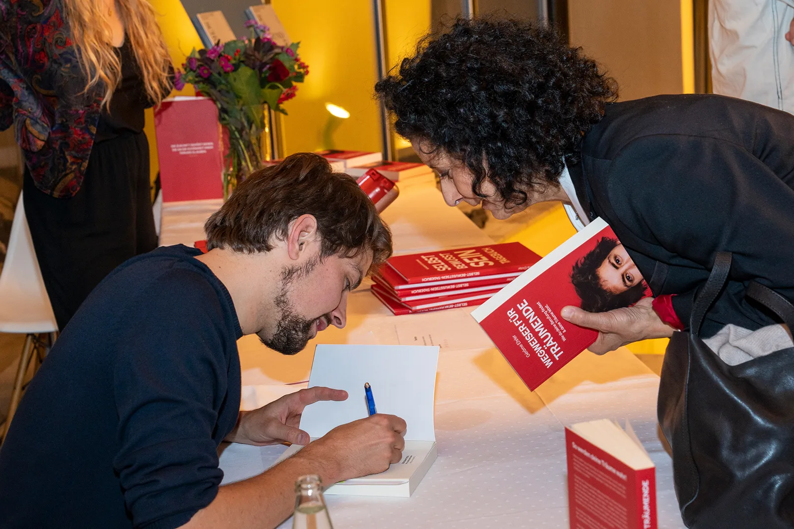 Wegweiser für Träumende Buchseiten Detail