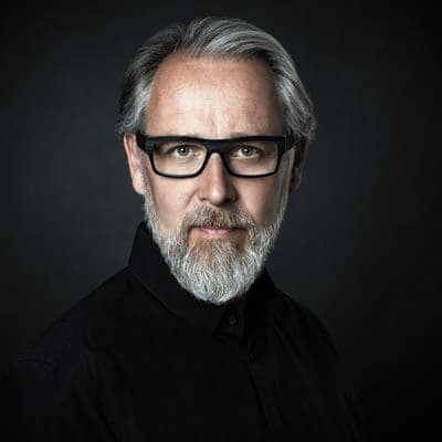 Älterer Mann mit Brille und Bart, Walter Testimonial