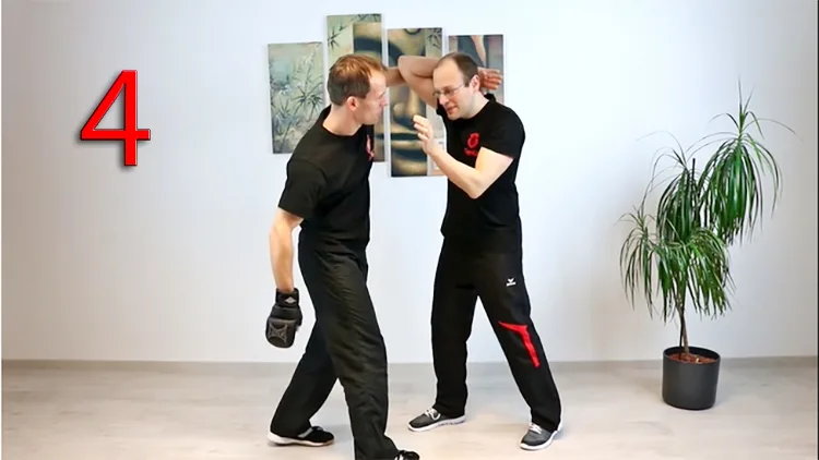 Schülergrad 4: Zwei Practitioners üben Kopf- und Armtechniken