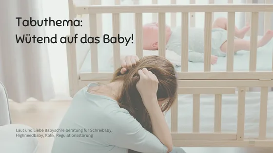 Frau sitzt vor Babybett mit Kopf in der Hand, Tabuthema Wütend auf das Baby