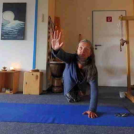 Yogathek Voll-Zugang – Zugang zu Online-Yoga-Videos 8 Mahashakti zeigt dir die Yoga-Katze