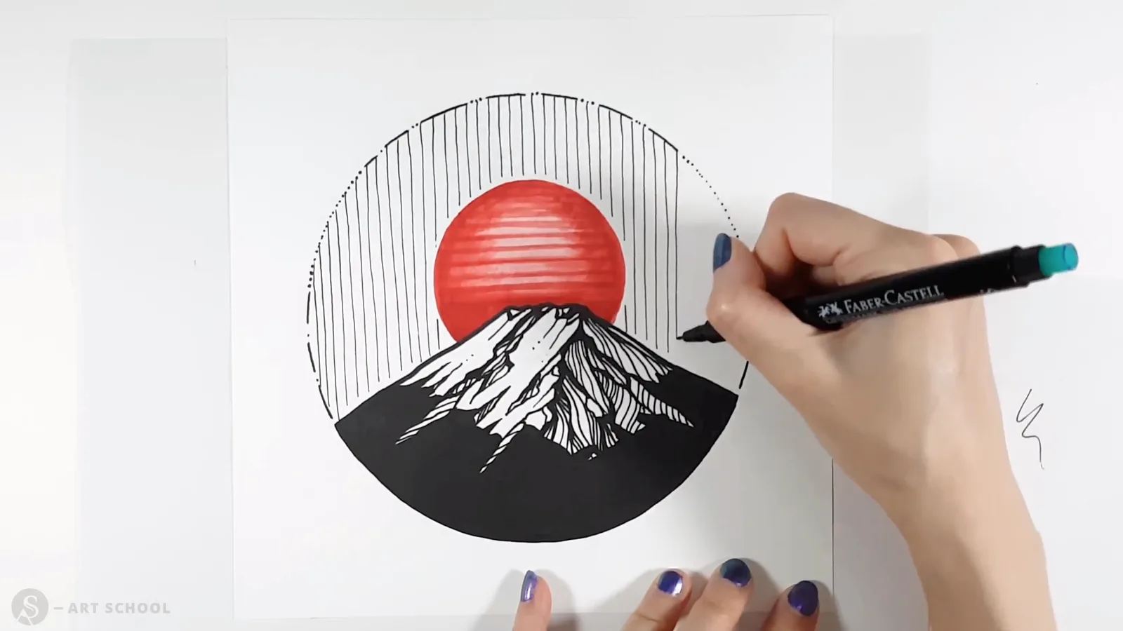 Frauenhand zeichnet roten Berg mit Marker auf weißem Papier, japanischer Berg mit Strichführung und Sonne